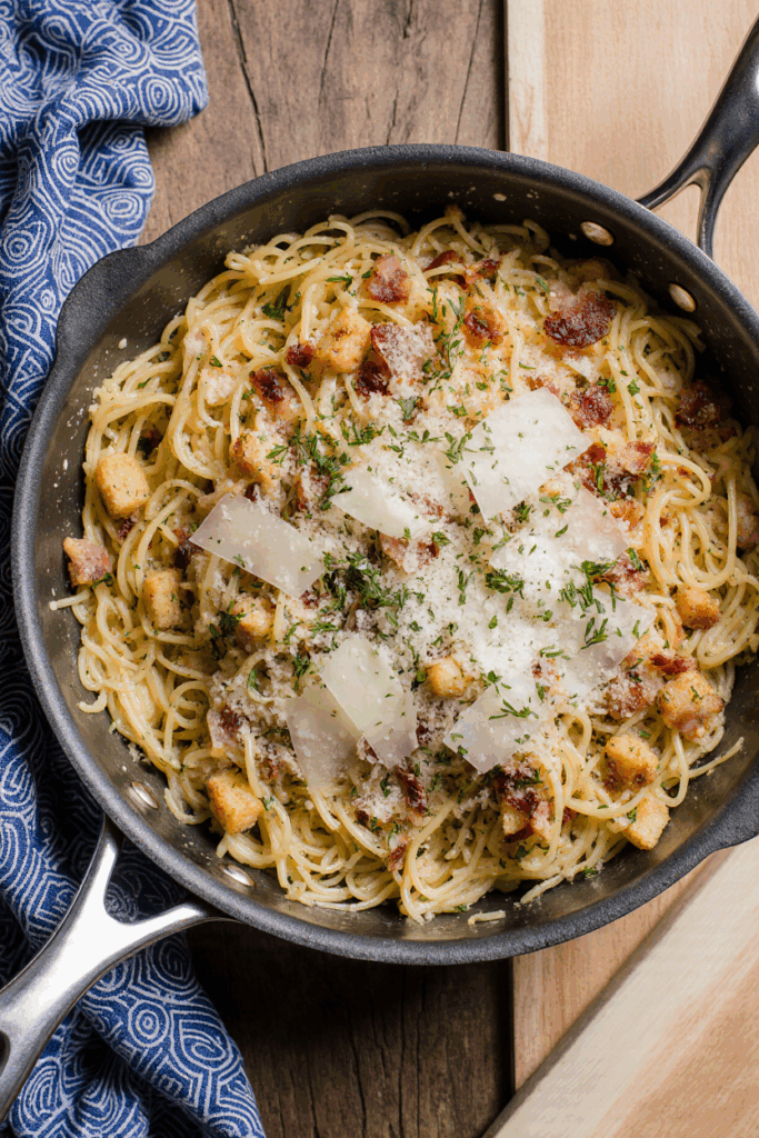 Kohlrabi-Nudeln mit Speck und Parmesan – Ein kohlenhydratarmer Genuss