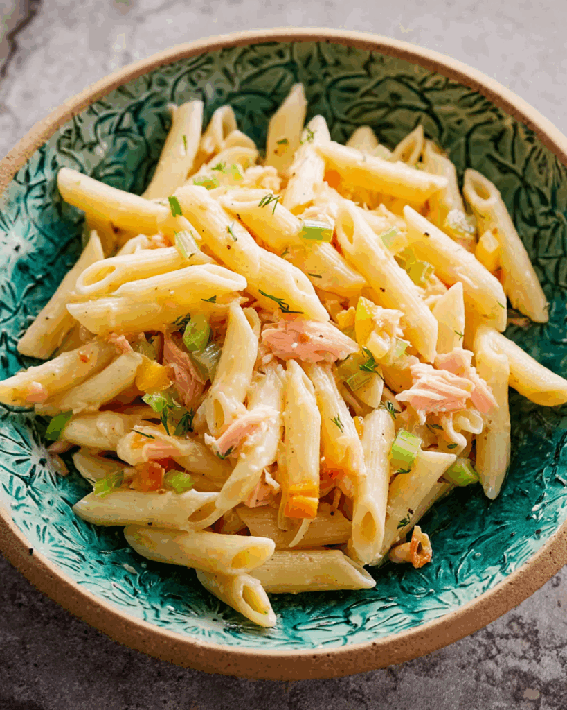 Räucherlachs-Pasta-Salat – Ein frischer Genuss mit mediterranem Flair