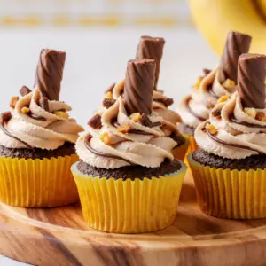Schokoladen Kinder Bueno Muffins für Naschkatzen 2 Schokoladen Kinder Bueno Muffins für Naschkatzen