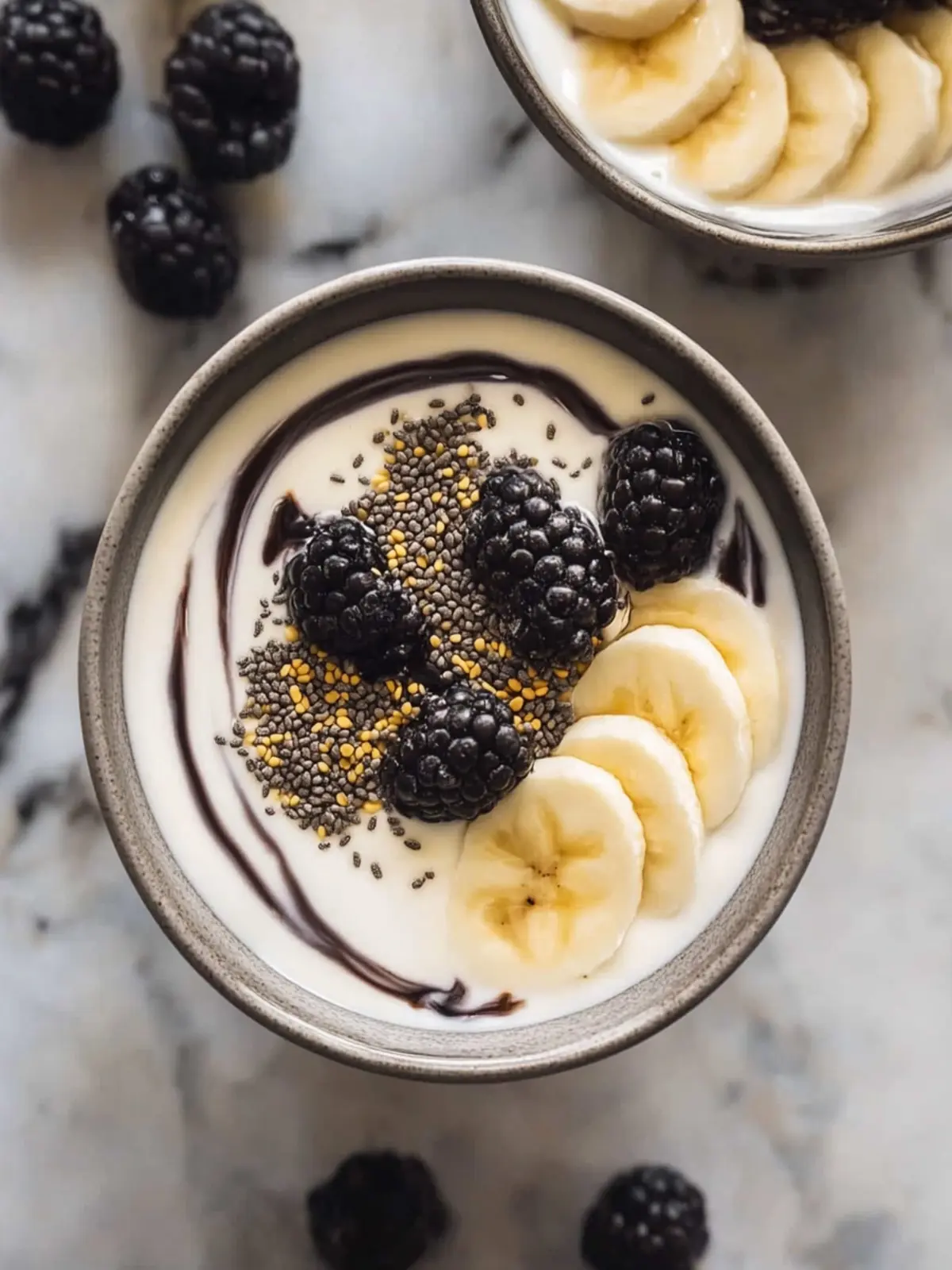 Schwarzsesam-Joghurt-Schüssel
