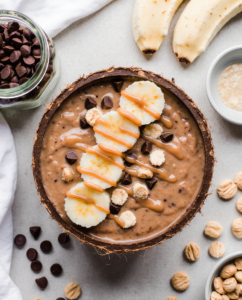 Dick und cremig Snickers Smoothie Schüssel: Dein Genussmoment 2 Dick und cremig Snickers Smoothie Schüssel: Dein Genussmoment