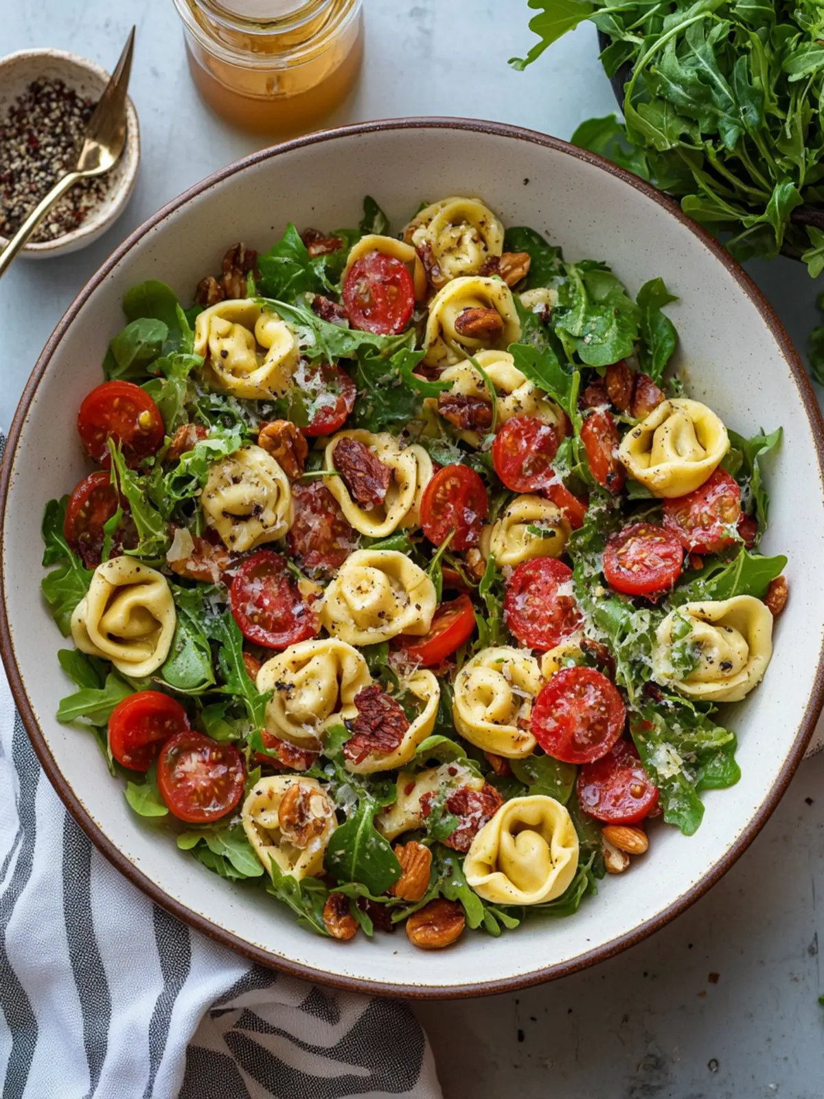 Frischer Tortellini-Nudelsalat mit Zesty-Limonendressing 2 Tortellini-Nudelsalat